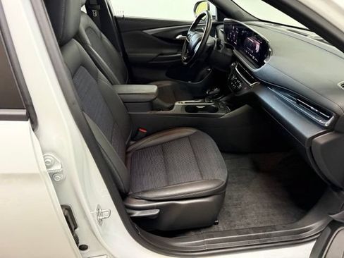 Used 2025 Buick Envista Preferred w/ Convenience I Package FWD image 34