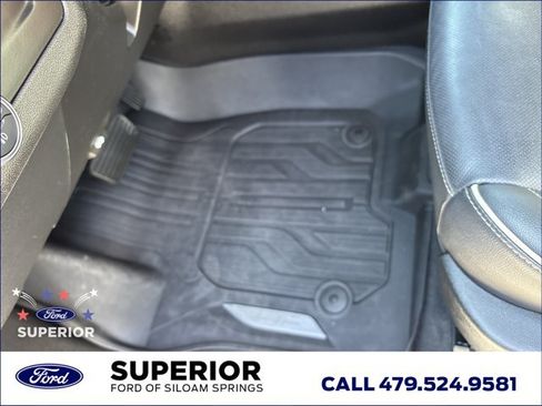 Used 2023 GMC Yukon SLT AWD/4WD image 29