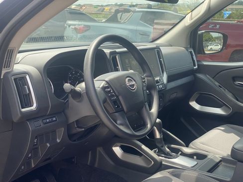 Used 2025 Nissan Frontier SV RWD image 11