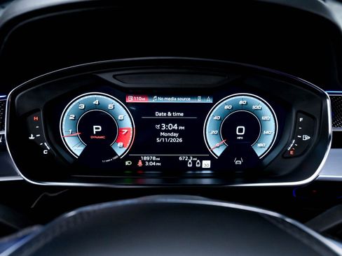 Used 2022 Audi S8 AWD/4WD image 9