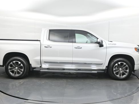 Used 2024 Chevrolet Silverado 1500 High Country w/ Z71 Off-Road Package AWD/4WD image 10