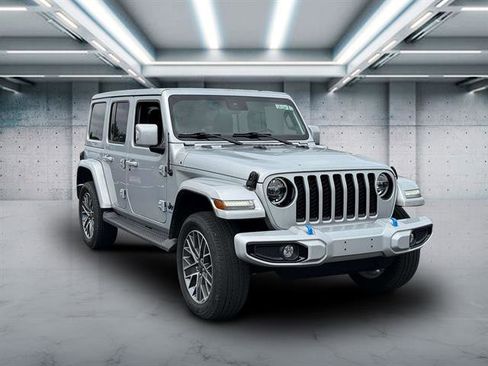 Used 2022 Jeep Wrangler Unlimited Sahara image 2