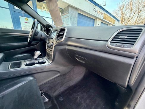 Used 2018 Jeep Grand Cherokee Altitude AWD/4WD image 24
