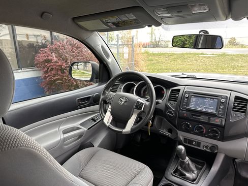 Used 2015 Toyota Tacoma 4x4 Access Cab w/ Convenience Package image 27