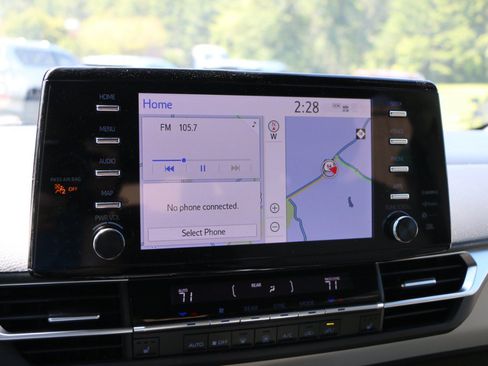 Used 2024 Toyota Sienna XLE w/ XLE Plus Package FWD image 21