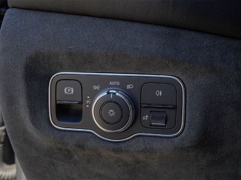 Used 2023 Aston Martin V8 Vantage Coupe image 34