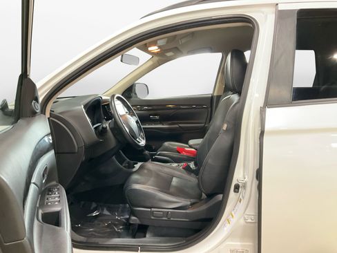 Used 2016 Mitsubishi Outlander ES image 9