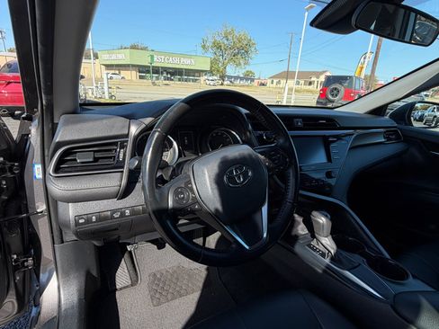 Used 2020 Toyota Camry SE image 9