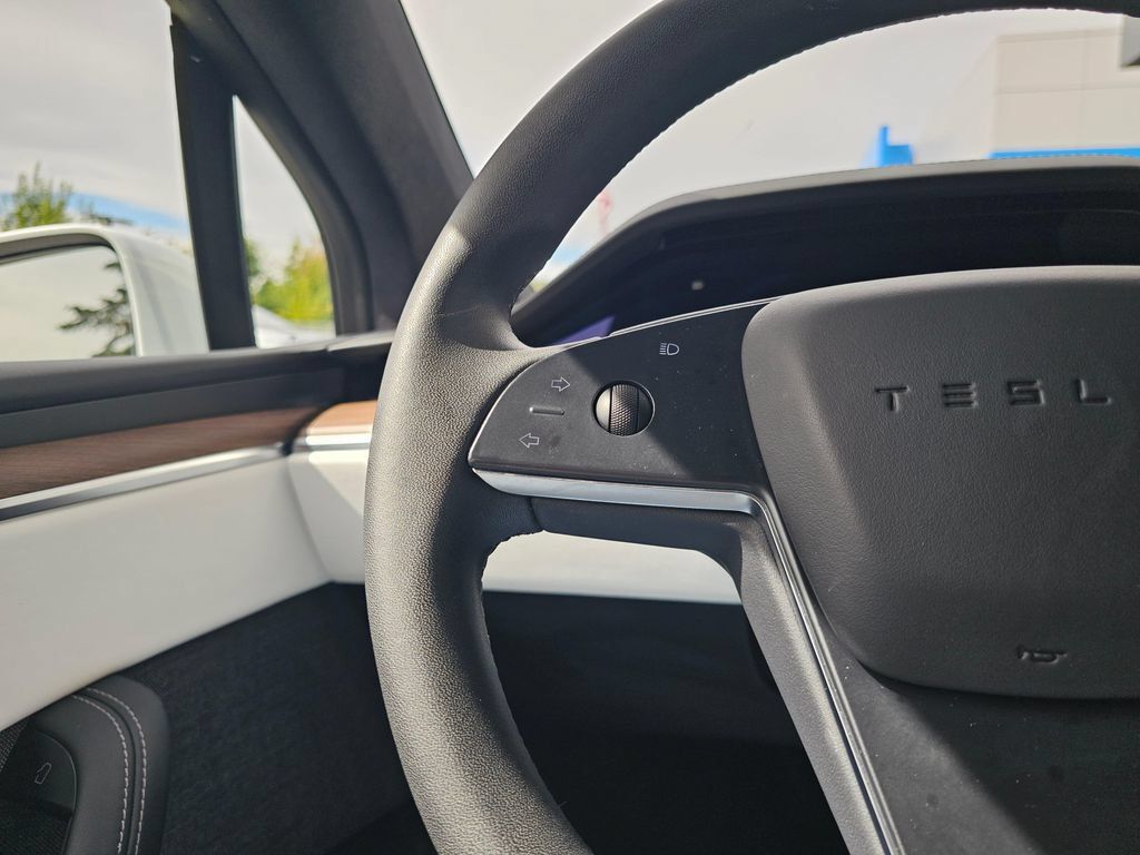 Used 2024 Tesla Model X AWD/4WD image 34