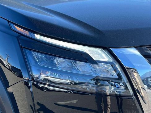 Certified 2025 Nissan Pathfinder Platinum image 10