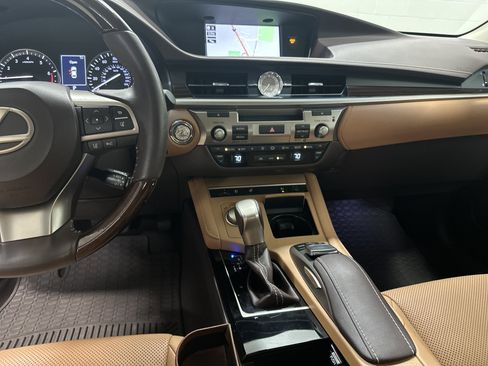 Used 2017 Lexus ES 350 w/ Navigation System Package image 30