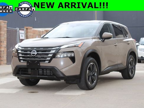 Used 2024 Nissan Rogue SV image 1