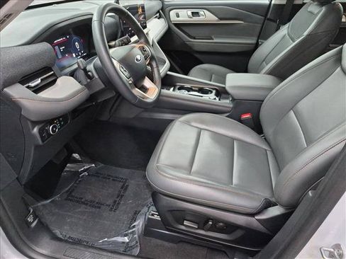 Used 2025 Ford Explorer Active w/ Active Comfort Package RWD image 16