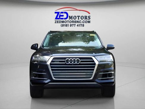 Used 2017 Audi Q7 3.0T Prestige image 2