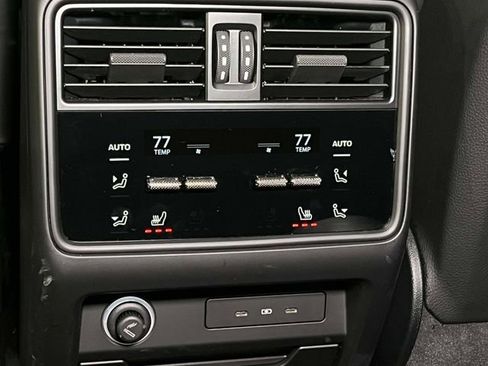 Certified 2025 Porsche Cayenne Coupe image 28