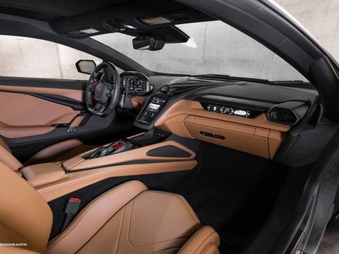 Used 2024 Lamborghini Revuelto image 36