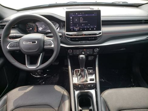 Used 2023 Jeep Compass Trailhawk w/ Trailhawk Convenience Group AWD/4WD image 14