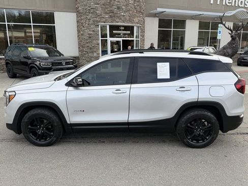 Used 2022 GMC Terrain AT4 image 8