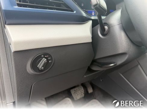 Used 2022 Volkswagen Taos SE image 25