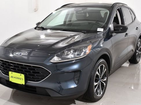 Used 2022 Ford Escape SE w/ SE Sport Appearance Package image 2