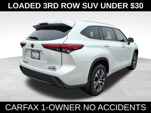 Used 2022 Toyota Highlander XLE AWD/4WD image 8