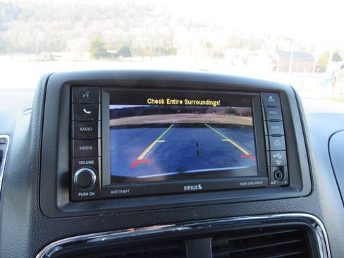 Used 2017 Dodge Grand Caravan SXT image 12