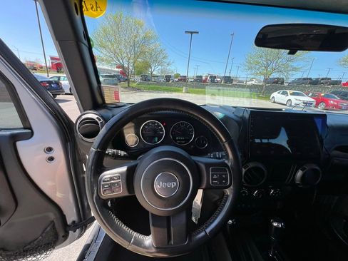 Used 2016 Jeep Wrangler Unlimited Sport w/ Connectivity Group AWD/4WD image 38