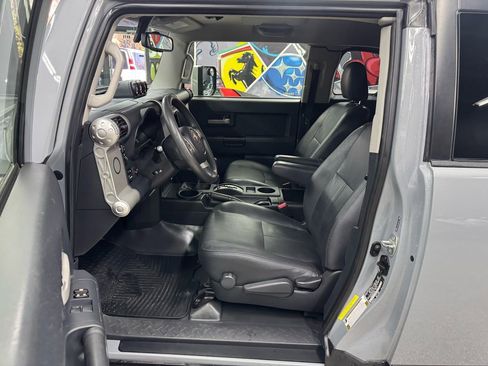 Used 2014 Toyota FJ Cruiser 4WD w/ Convenience Package image 10