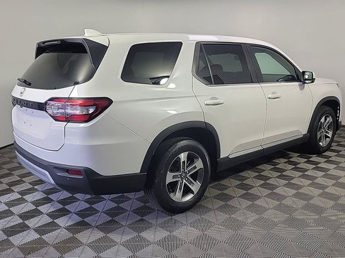 Certified 2025 Honda Pilot EX-L image 4