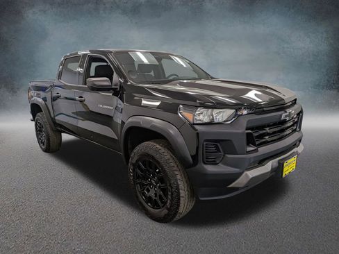 Used 2023 Chevrolet Colorado Trail Boss w/ Advanced Trailering Package AWD/4WD image 3