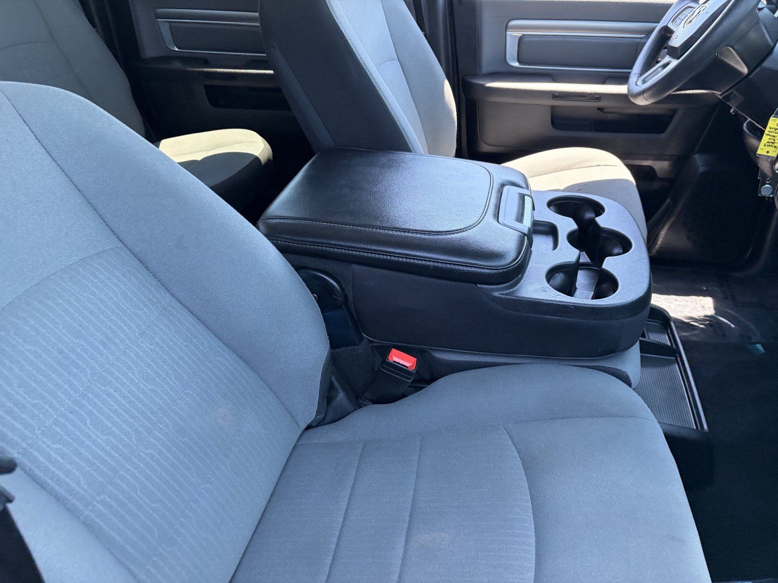 Used 2022 RAM 1500 Classic SLT RWD image 9