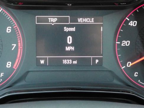 Used 2025 Chevrolet Trax RS w/ Driver Confidence Package FWD image 35