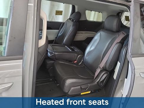 Used 2023 Kia Carnival EX FWD image 7