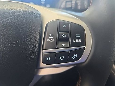 Used 2025 Ford Explorer Active AWD/4WD image 19