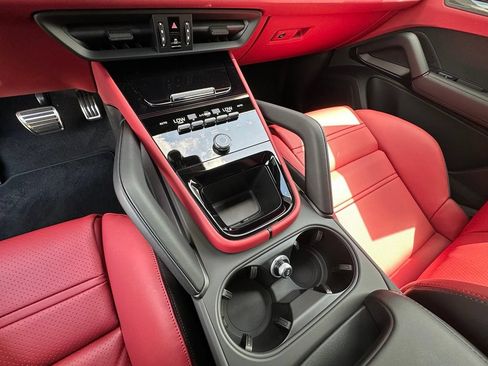 Used 2026 Porsche Cayenne GTS AWD/4WD image 35