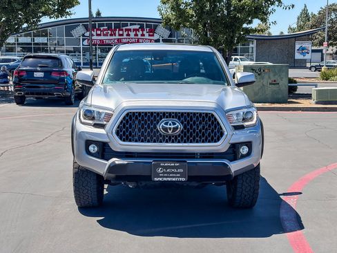 Used 2019 Toyota Tacoma TRD Off-Road w/ TRD Premium Off Road Package AWD/4WD image 6