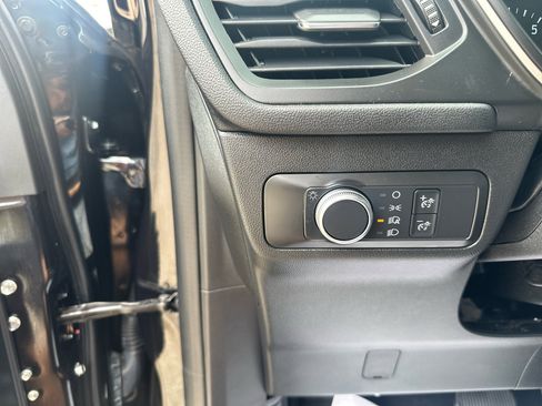 Used 2021 Ford Escape SE image 11