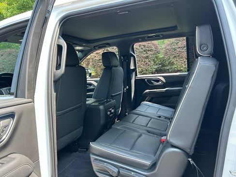 Used 2023 GMC Yukon XL SLT w/ SLT Premium Package RWD image 39