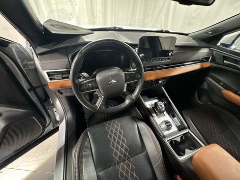 Used 2023 Mitsubishi Outlander SEL image 16