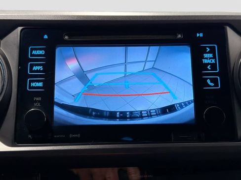 Used 2018 Toyota Tacoma TRD Sport AWD/4WD image 11