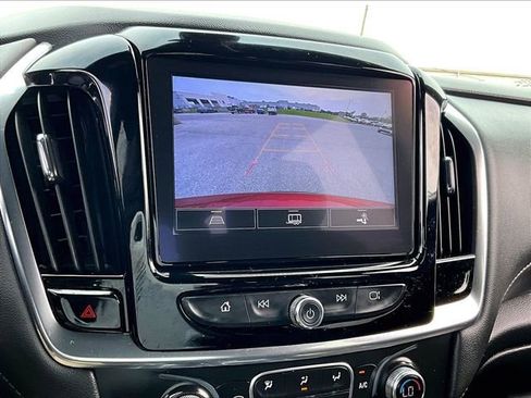 Used 2023 Chevrolet Traverse LT image 32