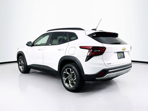 Used 2025 Chevrolet Trax LT w/ LT Convenience Package FWD image 5