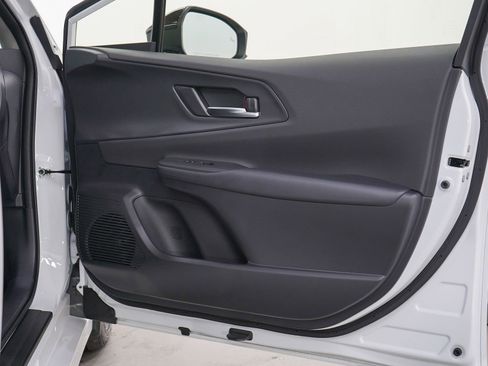 Used 2025 Toyota Prius AWD image 9