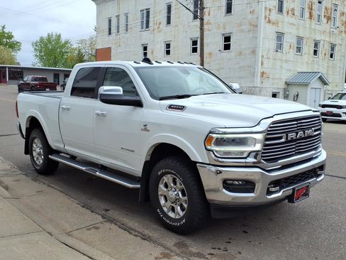 Used 2022 RAM 3500 Laramie AWD/4WD image 4