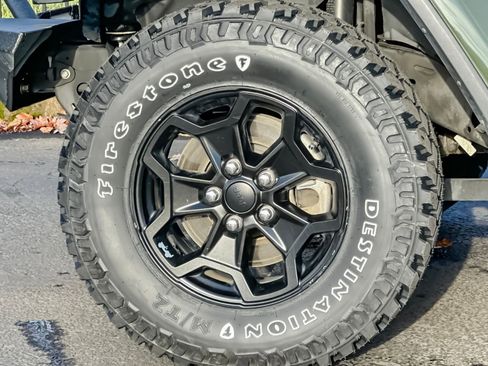 Used 2021 Jeep Gladiator Willys image 24