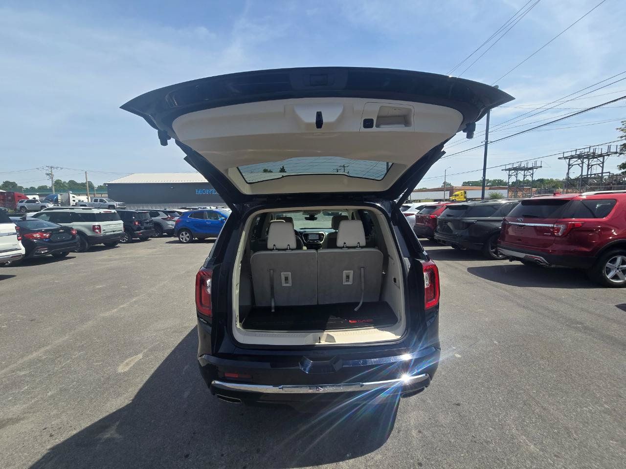 Used 2022 GMC Acadia Denali w/ Denali Ultimate Package AWD/4WD image 21