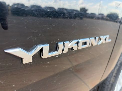 Used 2020 GMC Yukon XL SLT AWD/4WD image 9