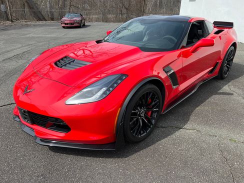 Used 2015 Chevrolet Corvette Z06 w/ 3LZ Preferred Equipment Group image 6