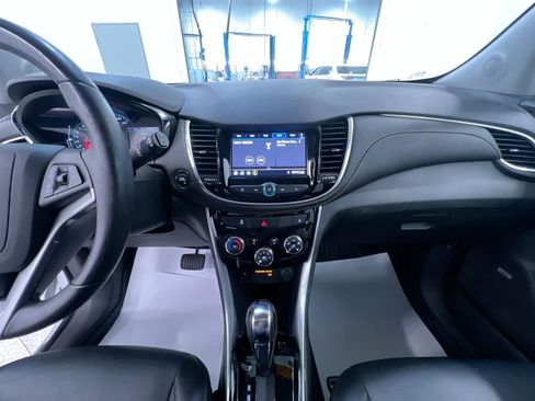 Used 2020 Chevrolet Trax Premier FWD image 23