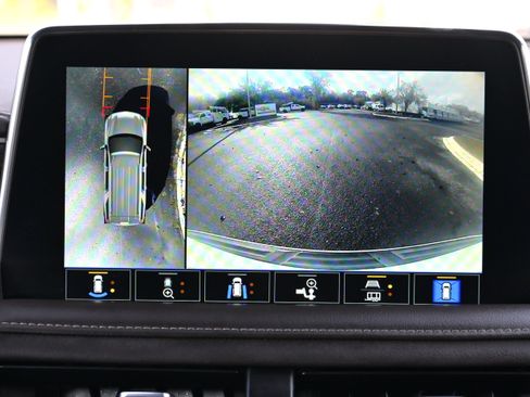 Used 2021 Chevrolet Tahoe LT w/ LT Signature Package image 16